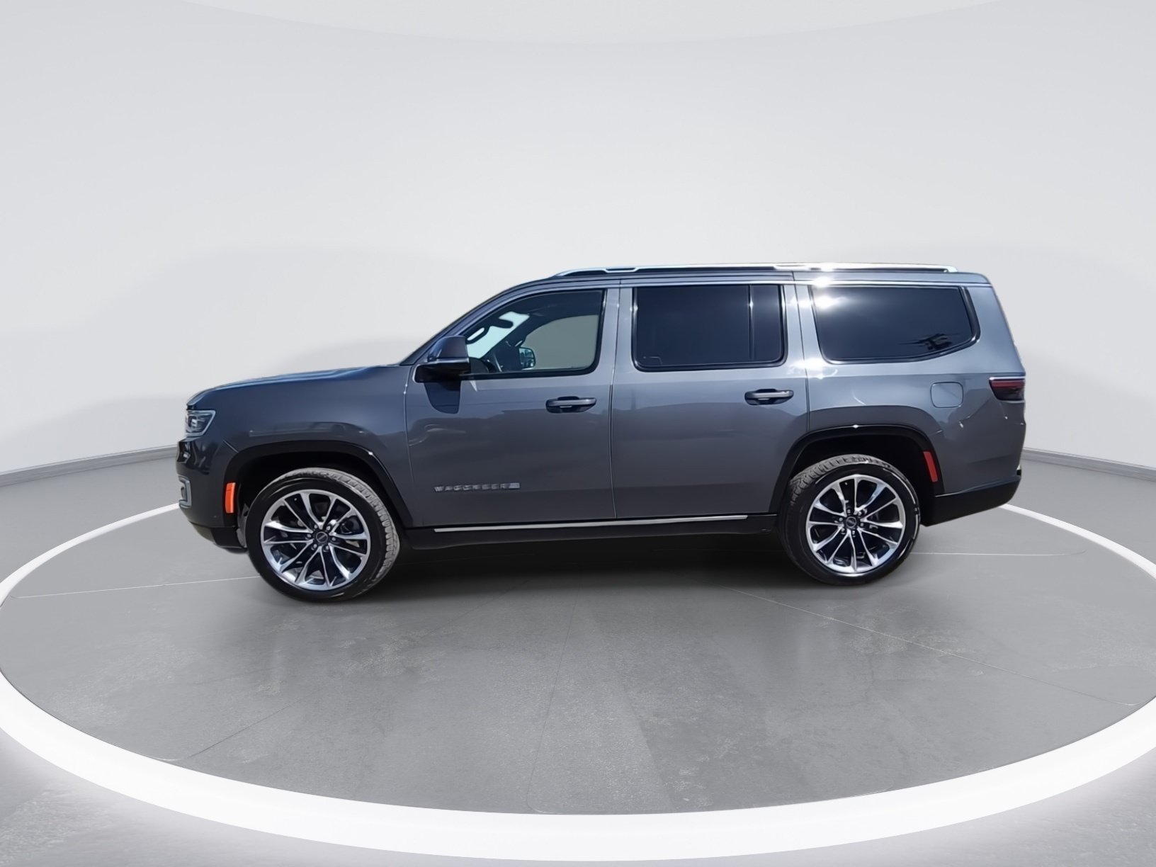 Used 2022 Jeep Wagoneer Series III w/ Premium Group I AWD/4WD image 5
