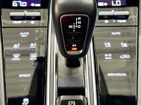 Certified 2022 Porsche Cayenne AWD/4WD image 23