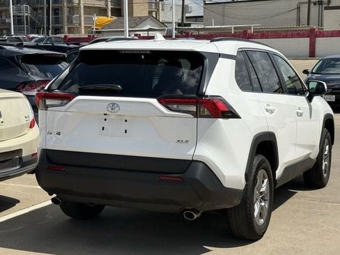 Used 2025 Toyota RAV4 XLE FWD image 4
