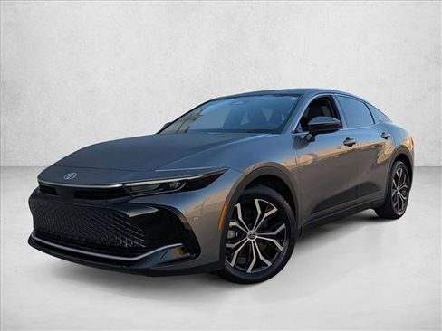 Certified 2023 Toyota Crown XLE image 1