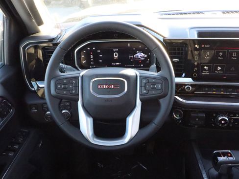 New 2026 GMC Sierra 1500 SLT image 9