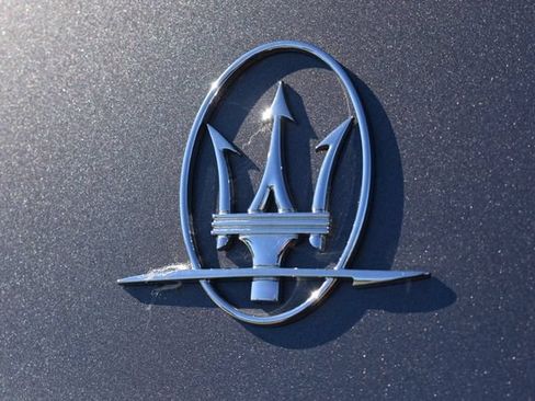 Used 2018 Maserati Levante GranLusso AWD/4WD image 17