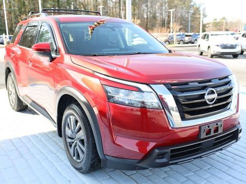 Used 2022 Nissan Pathfinder SV w/ SV Premium Package image 7