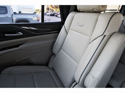 Used 2023 Cadillac Escalade Premium Luxury image 10