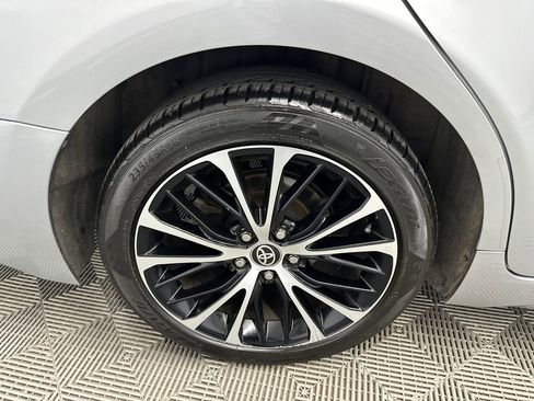 Used 2020 Toyota Camry SE image 18