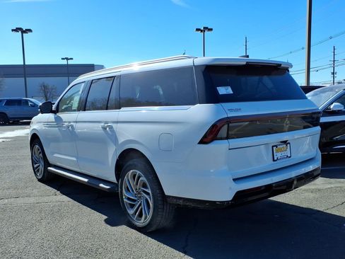 New 2026 Lincoln Navigator L Premier AWD/4WD image 4
