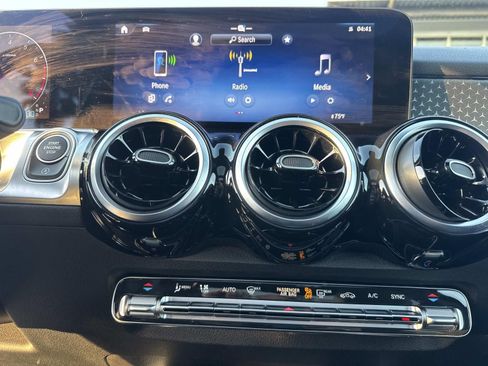 Used 2026 Mercedes-Benz GLB 250 GLB 250 image 25