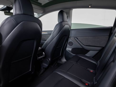 Used 2023 Tesla Model Y Long Range image 19