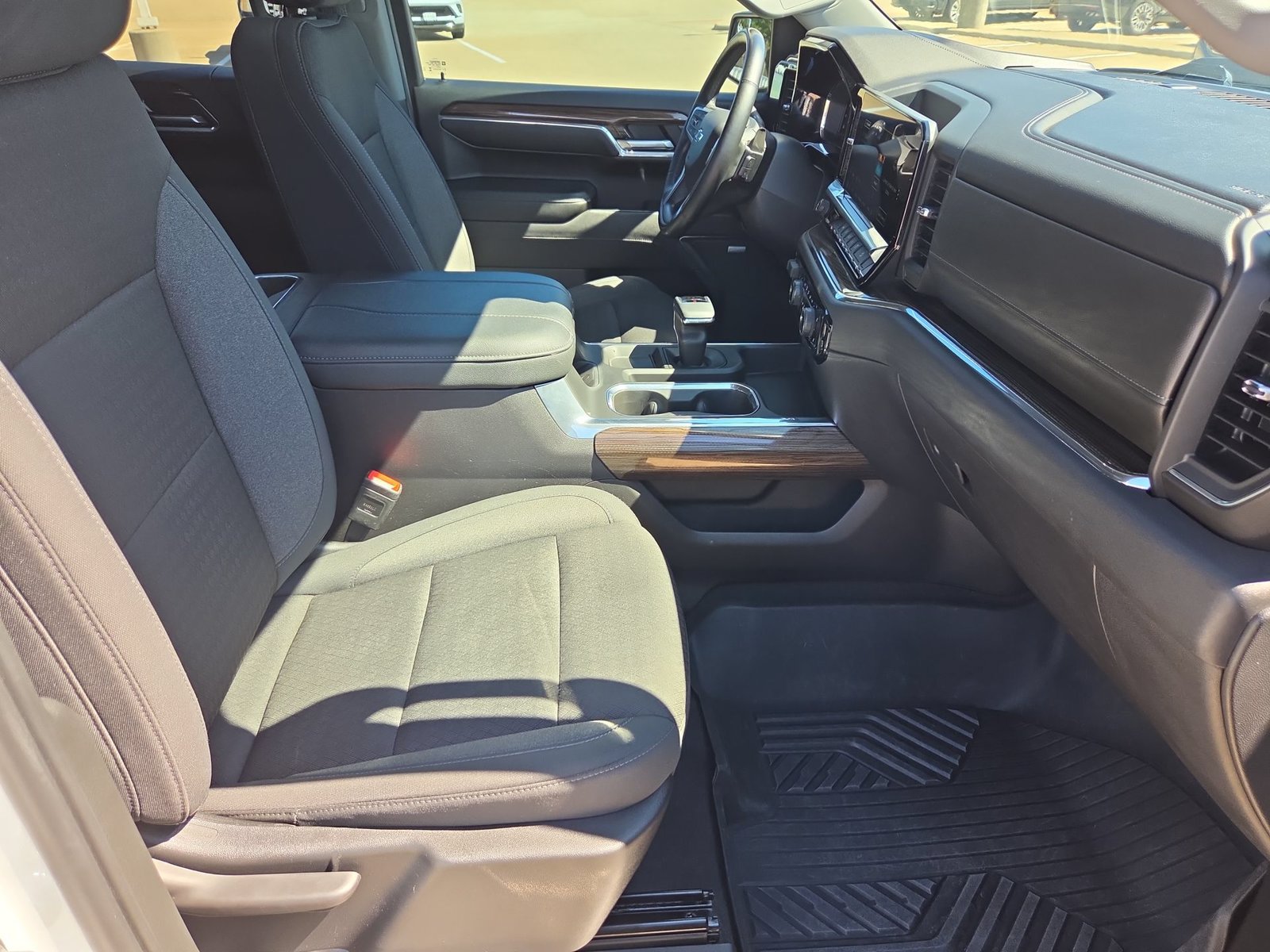 Used 2024 Chevrolet Silverado 1500 LT Trail Boss w/ Convenience Package II AWD/4WD image 27