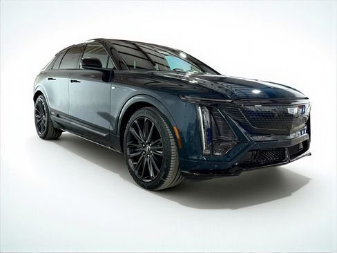 New 2026 Cadillac Lyriq V image 7