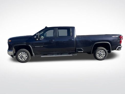 Used 2024 Chevrolet Silverado 2500 LT image 2