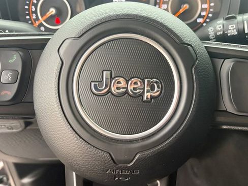 Used 2025 Jeep Wrangler Sport AWD/4WD image 7