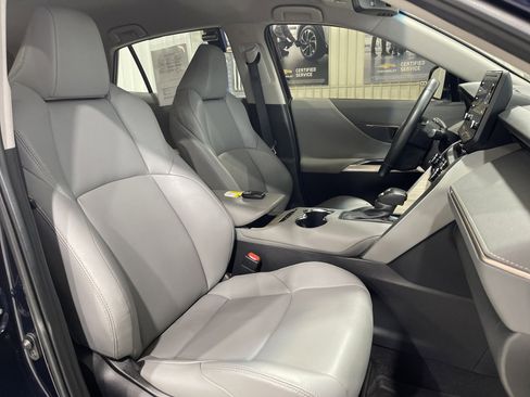 Used 2022 Toyota Venza XLE image 19