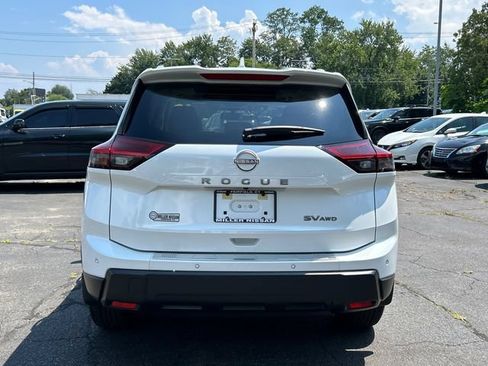 Certified 2024 Nissan Rogue SV w/ SV Premium Package AWD/4WD image 3