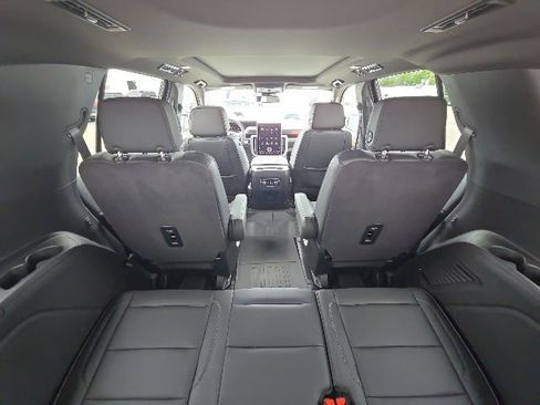 Used 2025 GMC Yukon Denali w/ Sun & Power Step Package AWD/4WD image 15