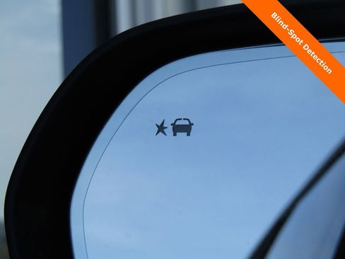 Used 2025 Buick Enclave Preferred image 8