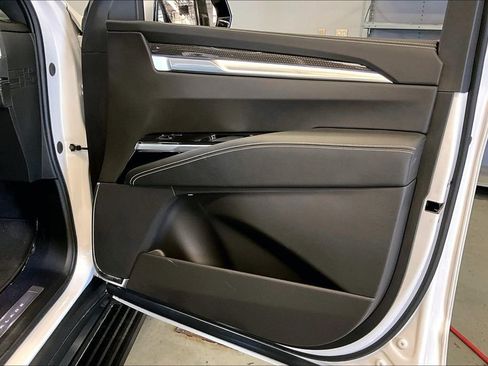 Used 2025 Cadillac Escalade V image 29