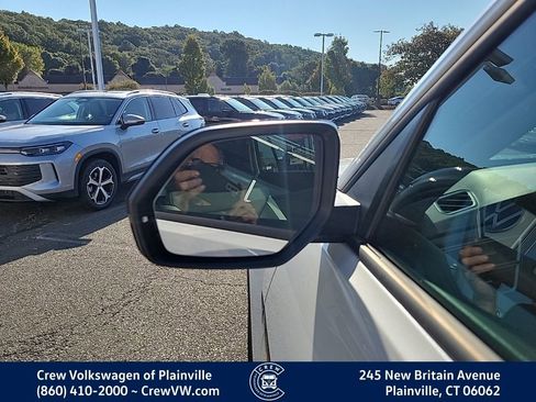 New 2026 Volkswagen Atlas Peak Edition image 9