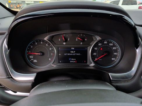 Used 2023 Chevrolet Traverse LT image 19