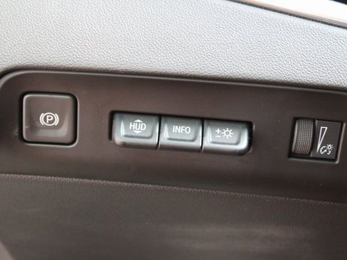 Used 2023 Buick Enclave Avenir image 15