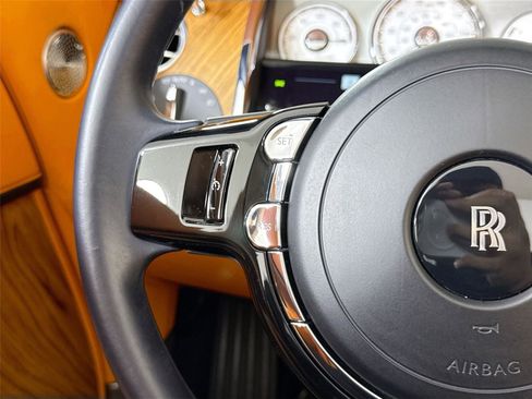 Used 2021 Rolls-Royce Dawn RWD image 26