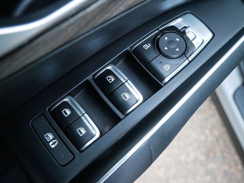 Used 2022 Kia Sorento S w/ Panoramic Sunroof Package AWD/4WD image 13