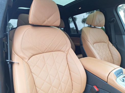 Used 2023 BMW X7 xDrive40i w/ M Sport Package AWD/4WD image 34