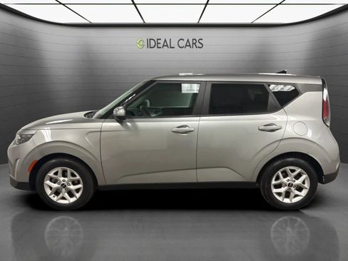 Used 2023 Kia Soul LX w/ LX Technology Package FWD image 8