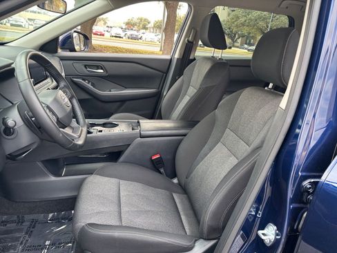 Used 2025 Nissan Rogue SV image 31