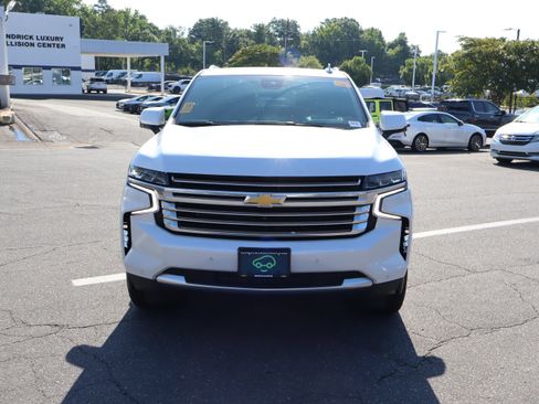 Used 2024 Chevrolet Suburban High Country AWD/4WD image 3