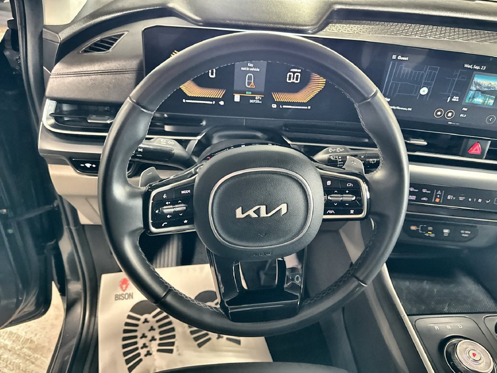 Used 2026 Kia Carnival LXS FWD image 17