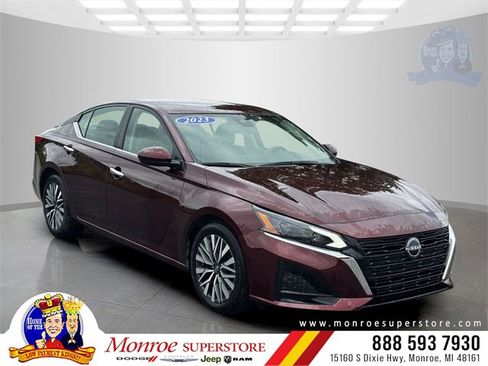 Used 2023 Nissan Altima 2.5 SV image 1