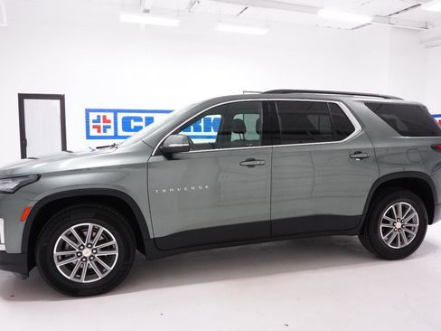 Used 2022 Chevrolet Traverse LT image 11