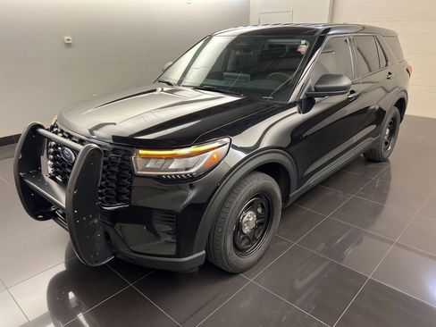 Certified 2025 Ford Explorer Active image 3