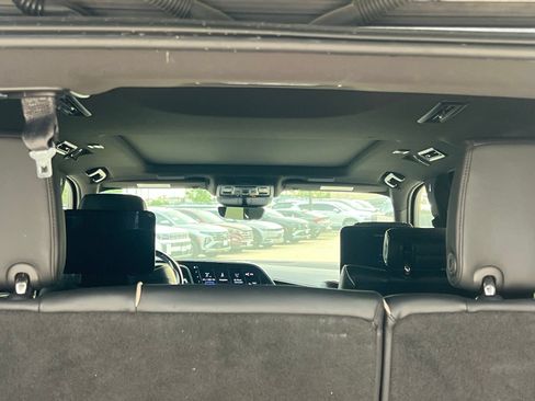 Used 2023 Cadillac Escalade Sport AWD/4WD image 16