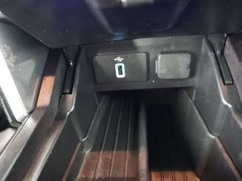 Used 2019 Ford Explorer Limited w/ Ford Safe & Smart Package FWD image 30