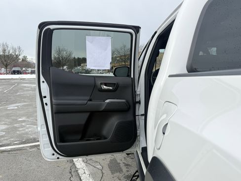 Used 2023 Toyota Tacoma TRD Off-Road image 29