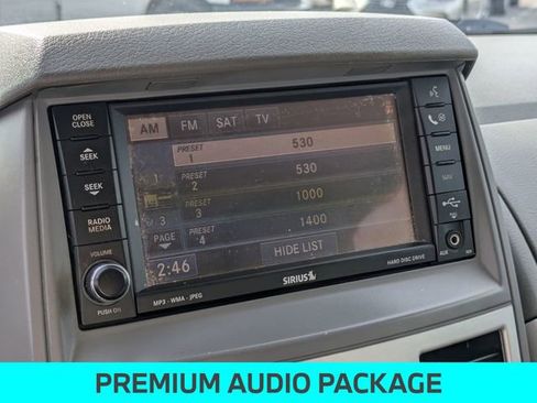 Used 2010 Chrysler Town & Country Touring image 22