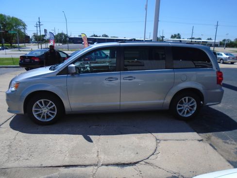 Used 2019 Dodge Grand Caravan SXT FWD image 5