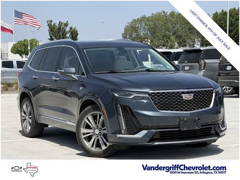 Used 2021 Cadillac XT6 Premium Luxury FWD image 2