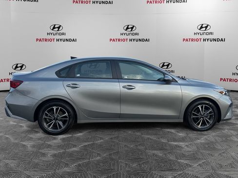 Used 2023 Kia Forte LXS w/ LXS Technology Package FWD image 2