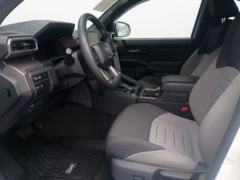 Used 2025 Toyota Tacoma TRD Off-Road AWD/4WD image 19