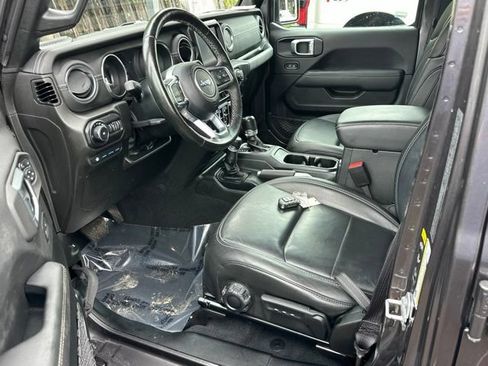 Used 2022 Jeep Wrangler Unlimited Sahara w/ Cold Weather Group AWD/4WD image 25