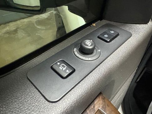 Used 2015 Ford F350 Platinum image 25