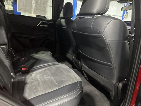 Used 2023 Mitsubishi Outlander SE image 19