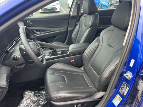 Used 2025 Hyundai Elantra Limited image 38