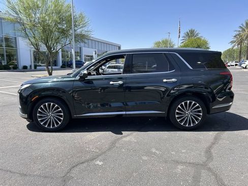 Used 2023 Hyundai Palisade Calligraphy FWD image 2