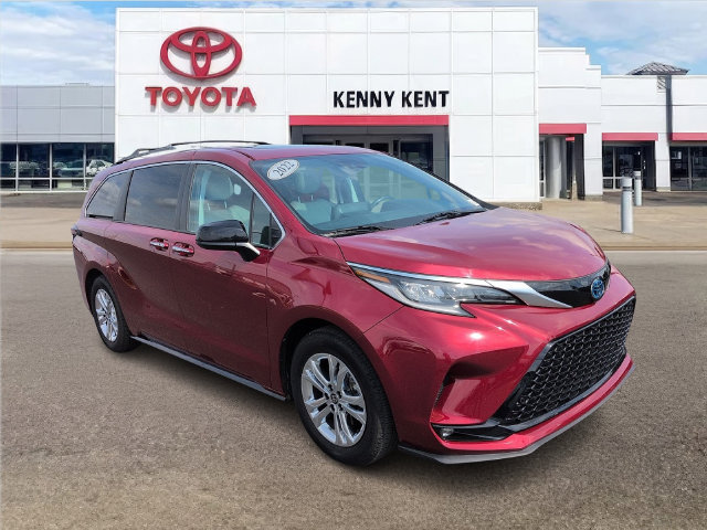 Used 2022 Toyota Sienna XSE w/ XSE Plus Package AWD/4WD image 1