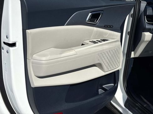 New 2026 Kia Carnival EX image 9