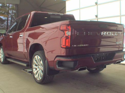 Used 2019 Chevrolet Silverado 1500 High Country w/ Technology Package AWD/4WD image 5